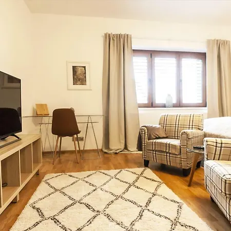 Expat House * Prag