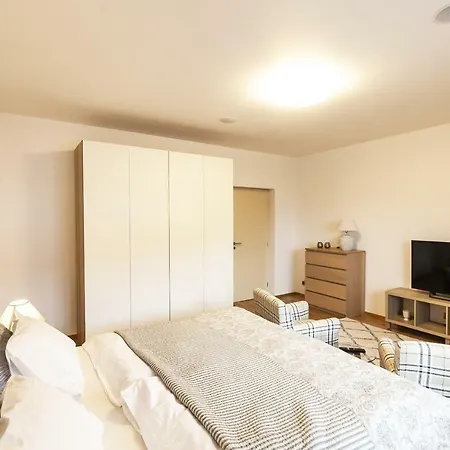 Expat House *