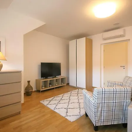 Expat House * 프라하