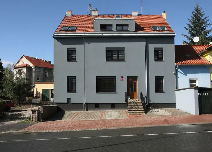 Expat House *