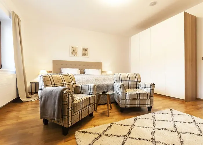 Expat House *