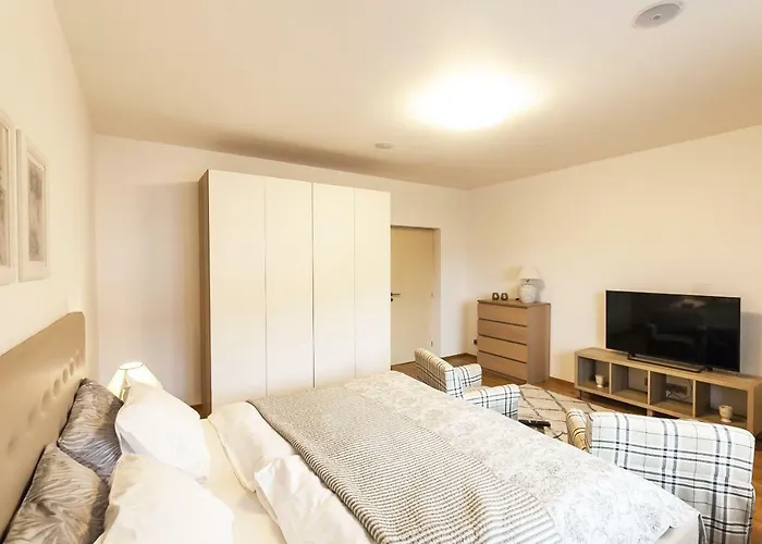 Expat House *