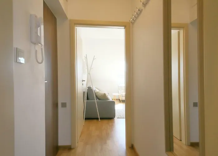 Expat House *