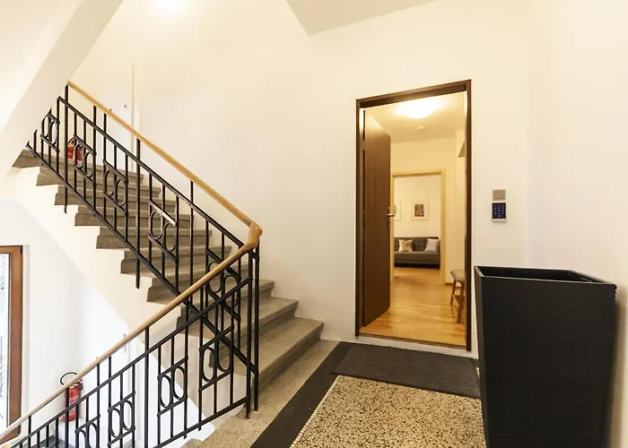 Expat House *