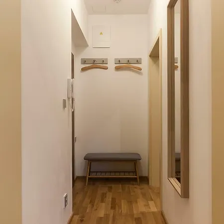 Expat House * Πράγα